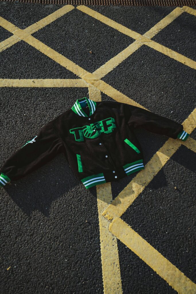 Essential Bomberjacke